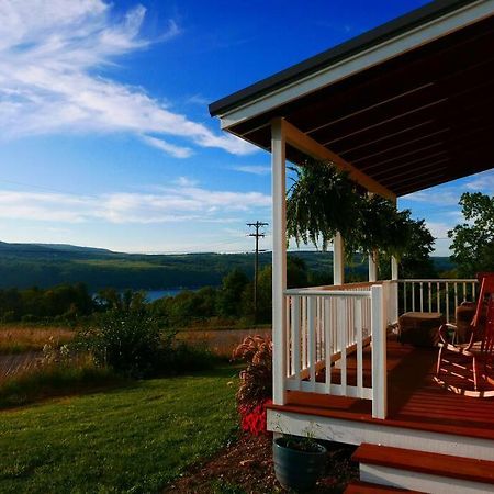 Vineyard Farmhouse With Hot Tub & Lake Views ハモンズポート エクステリア 写真