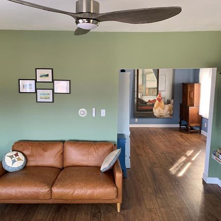 Vineyard Farmhouse With Hot Tub & Lake Views ハモンズポート エクステリア 写真