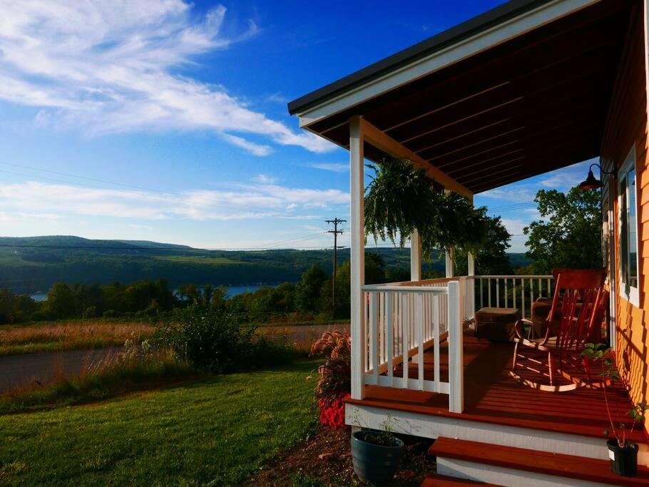 Vineyard Farmhouse With Hot Tub & Lake Views ハモンズポート エクステリア 写真