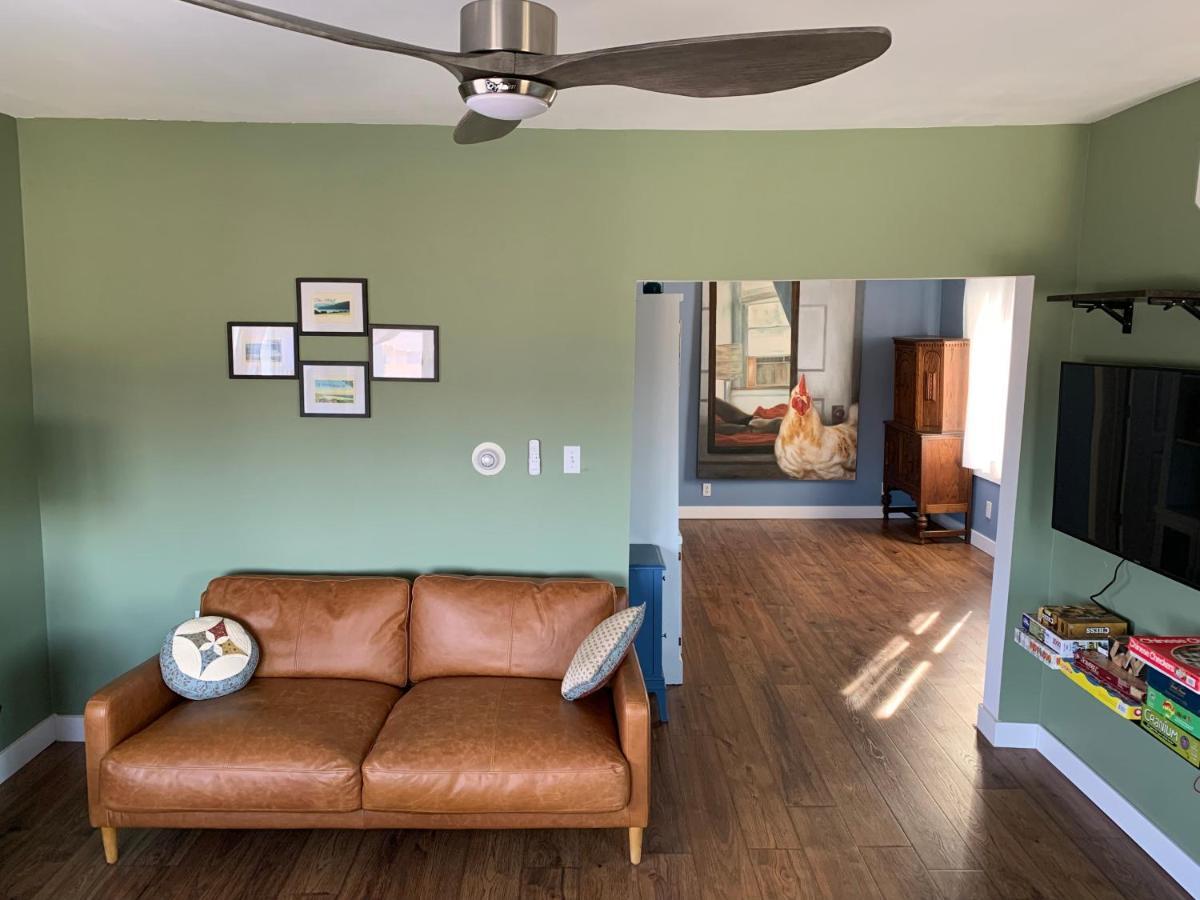 Vineyard Farmhouse With Hot Tub & Lake Views ハモンズポート エクステリア 写真