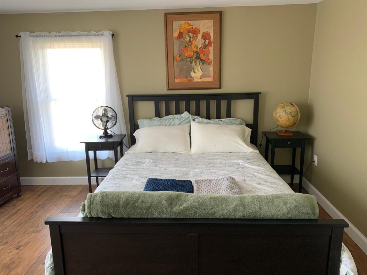 Vineyard Farmhouse With Hot Tub & Lake Views ハモンズポート エクステリア 写真